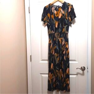 EVEREVE ALEXIS
SMOCKED MIDI FLORAL SLIT DRESS - SIZE LARGE